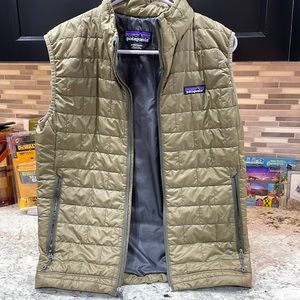 Mens Patagonia puffy vest size Small